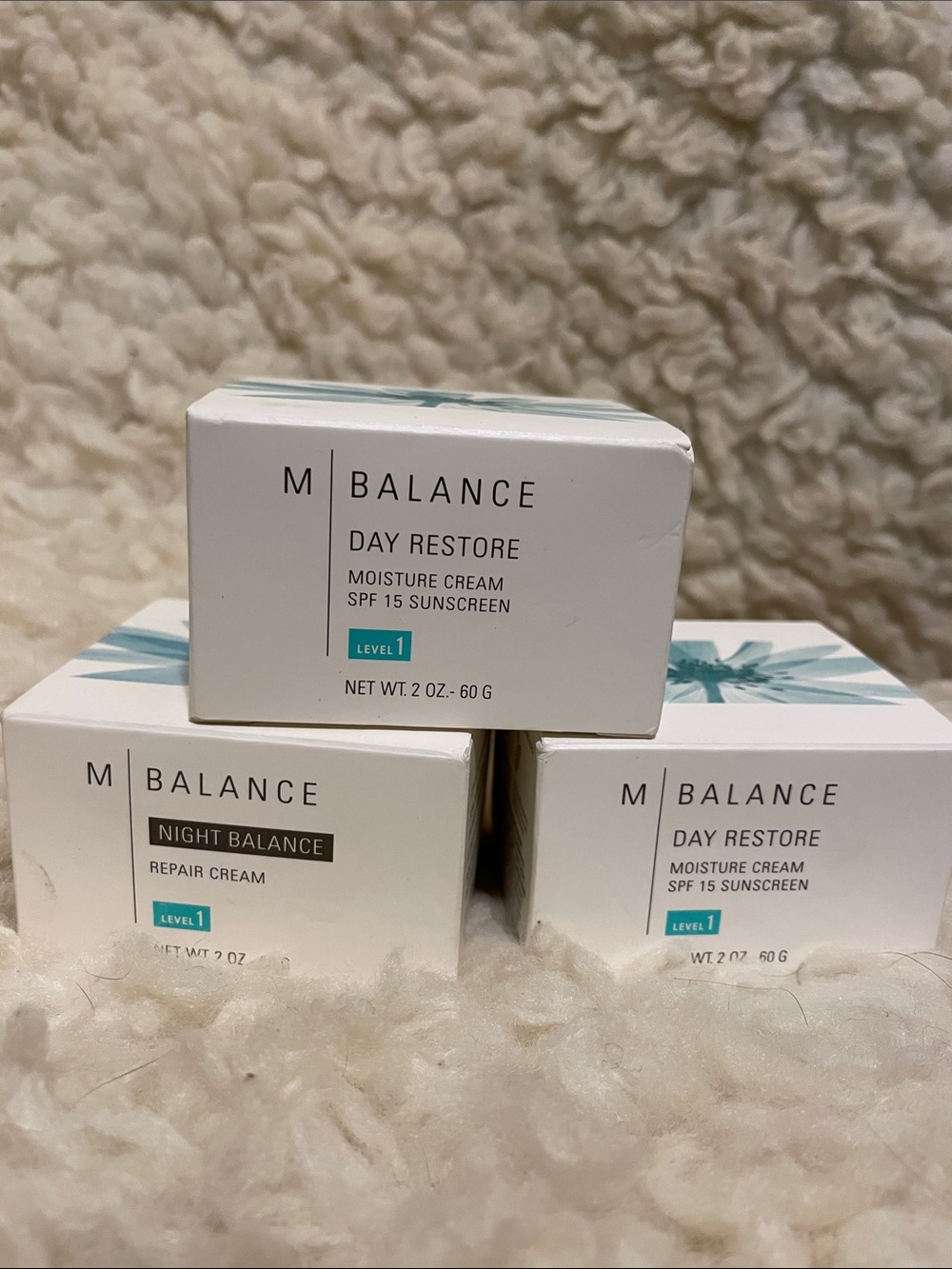 Day Restore Moisture Cream SPF 15 — White